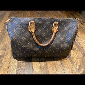 Sold—Authentic LV speedy 35